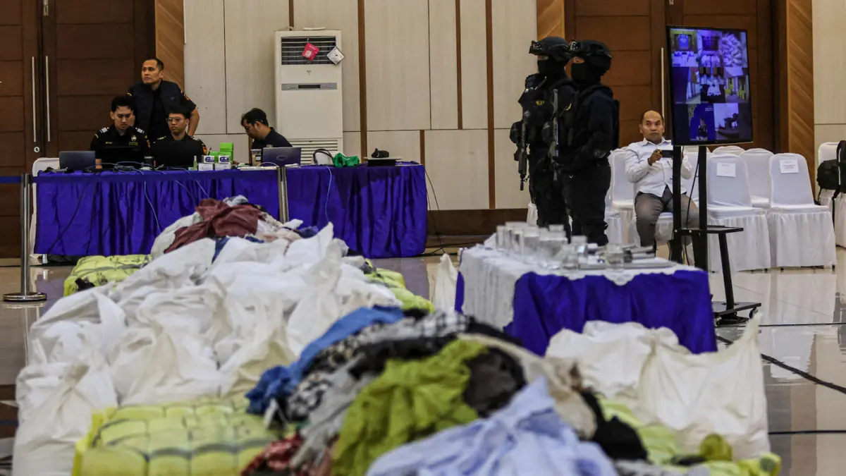 Bea Cukai Bongkar Impor Ilegal 30 Kontainer Berisi Beras dan Garam - Image