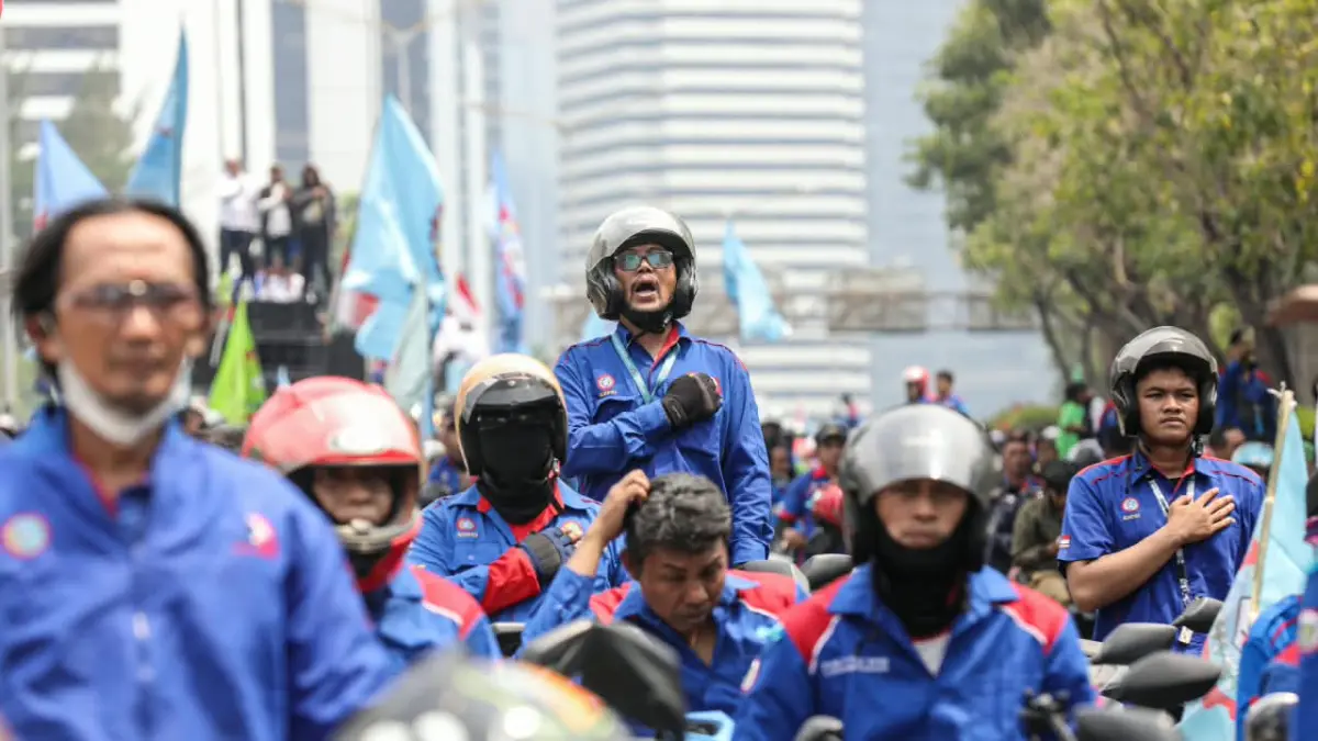Ribuan aksi dari berbagai elemen buruh lainnya menggelar aksi unjuk rasa di Jalan Jenderal Sudirman-MH Thamrin, Jakarta Pusat, Kamis (24/9/2026). (Dery Ridwansah/ JawaPos.com)