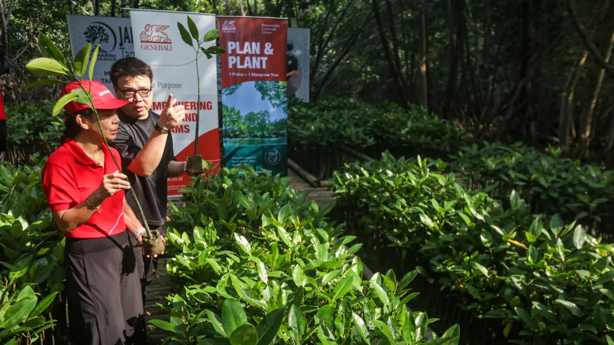 Seremoni keberlanjutan inisiatif PLAN & PLANT, 1 Polis = 1 Mangrove di Taman Wisata Alam Angke, hari ini (24/9/2016). (Salman Toyibi/ Jawa Pos)