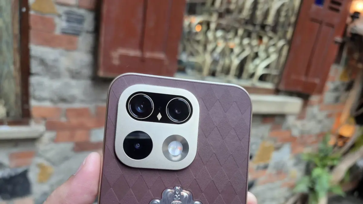Perangkat realme 16 Pro Harry Potter Edition. (Rian Alfianto/JawaPos.com)