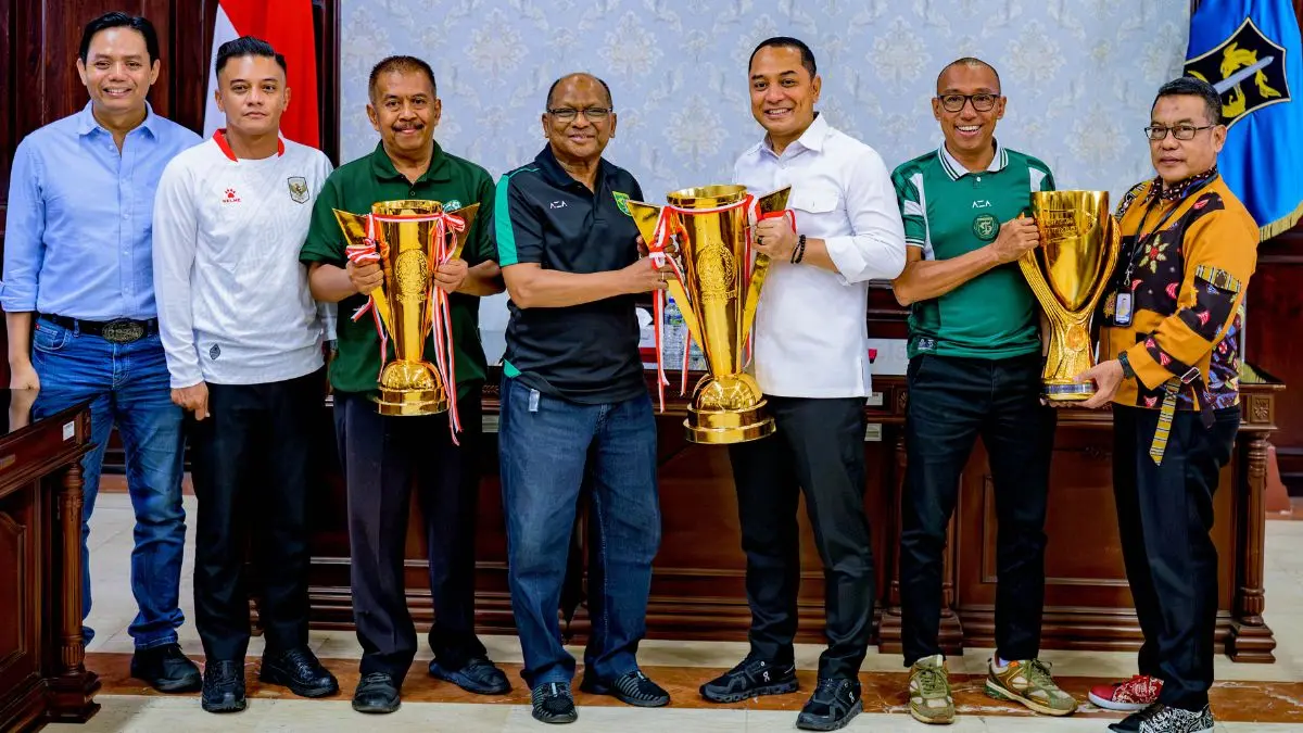 Rebut Tiga Gelar Piala Soeratin, Persebaya Surabaya Ukir Sejarah di Jawa Timur - Image