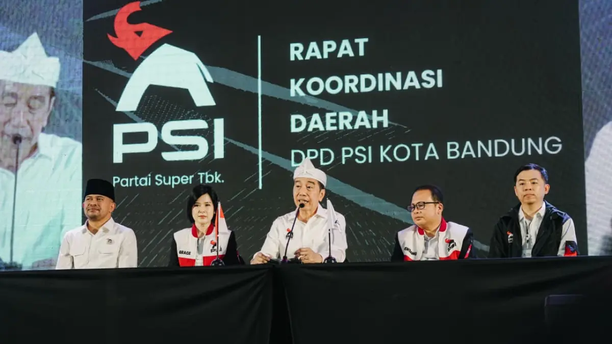 Presiden ke-7 Republik Indonesia Joko Widodo menghadiri Rakorda PSI di Bandung, Jawa Barat, Sabtu (26/9/2026).