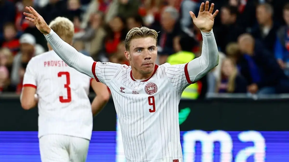 Rasmus Hojlund menjadi salah satu pemain yang diandalkan Denmark saat menghadapi Wales di Liga Nations UEFA 2026/2027. (Instagram @rasmus.hoejlund) - Image
