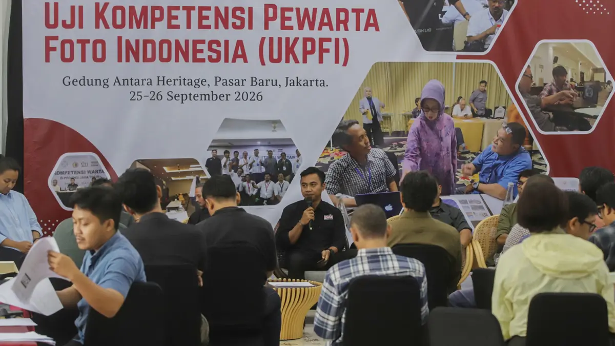 Sejumlah pewarta foto mengikuti Uji Kompetensi Pewarta Foto Indonesia (UKPFI) di Antara Heritage Center, Jakarta, Sabtu (26/9/2026). 18 peserta mengikuti uji kompetensi pada jenjang muda, madya, dan utama yang diselenggarakan Pewarta Foto Indonesia (PFI)