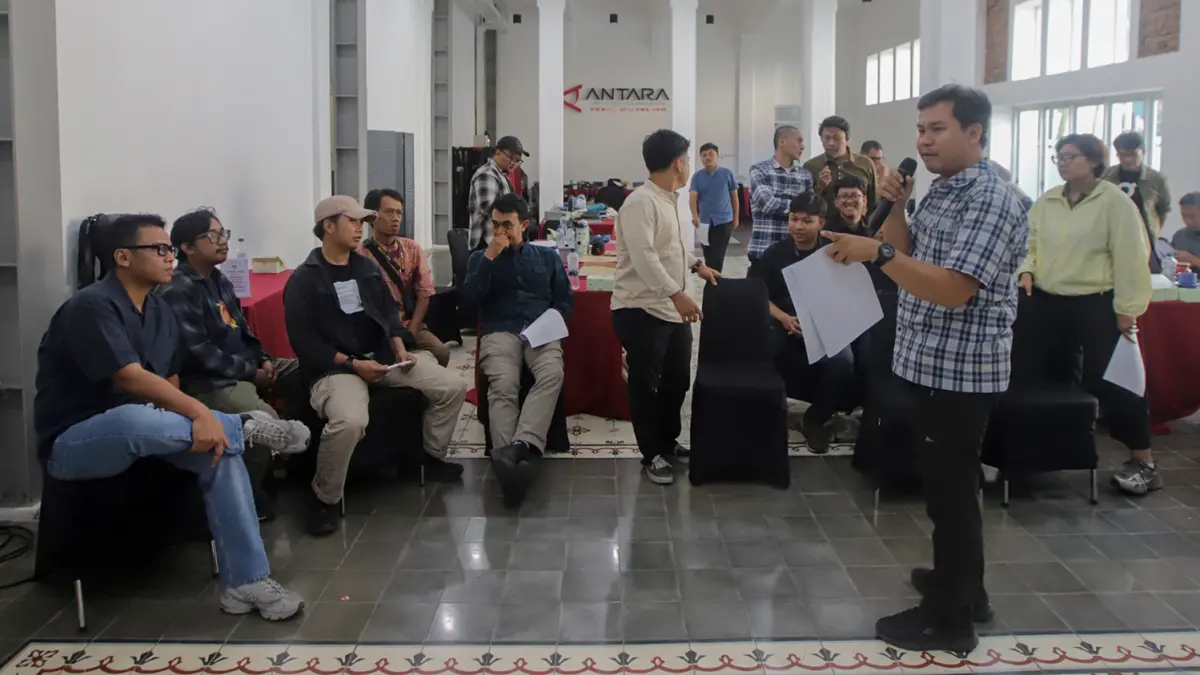 Sejumlah pewarta foto mengikuti Uji Kompetensi Pewarta Foto Indonesia (UKPFI) di Antara Heritage Center, Jakarta, Sabtu (26/9/2026). 18 peserta mengikuti uji kompetensi pada jenjang muda, madya, dan utama yang diselenggarakan Pewarta Foto Indonesia (PFI)