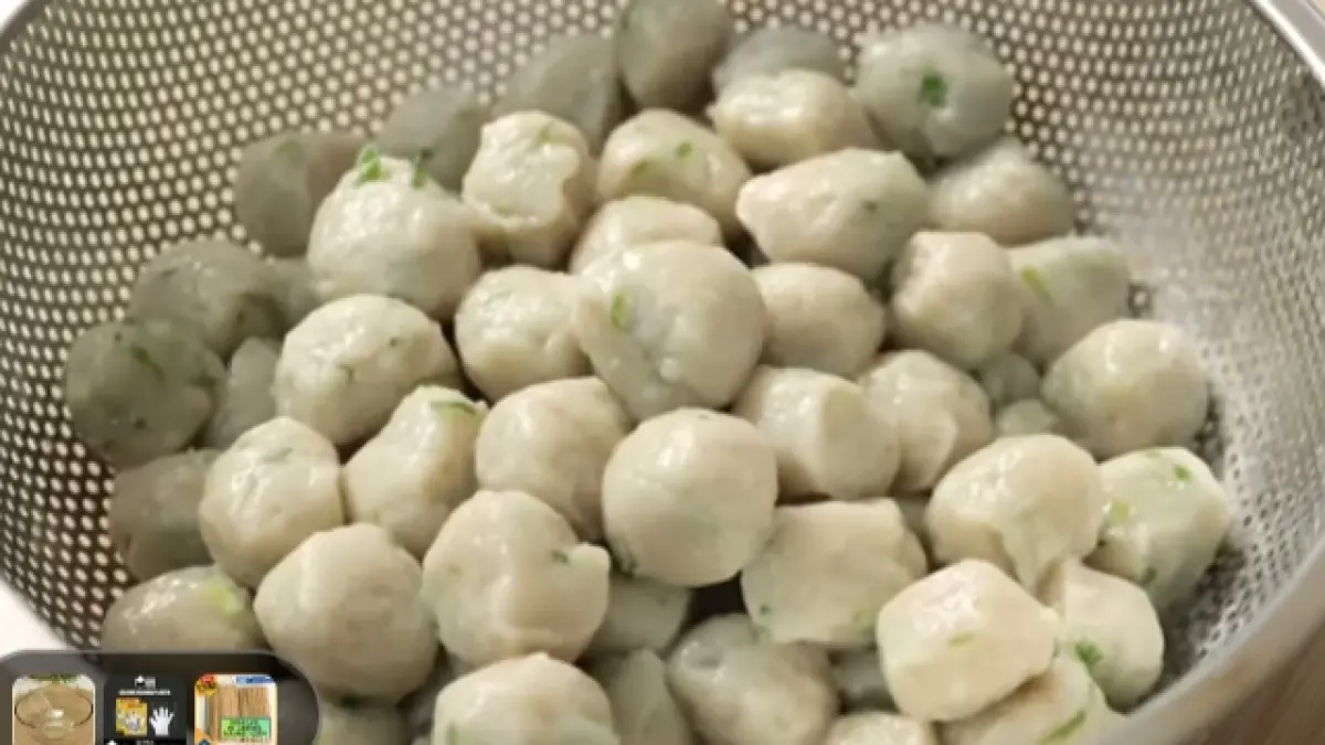 Pentol dos. Sumber foto: YouTube @Devina Hermawan - Image