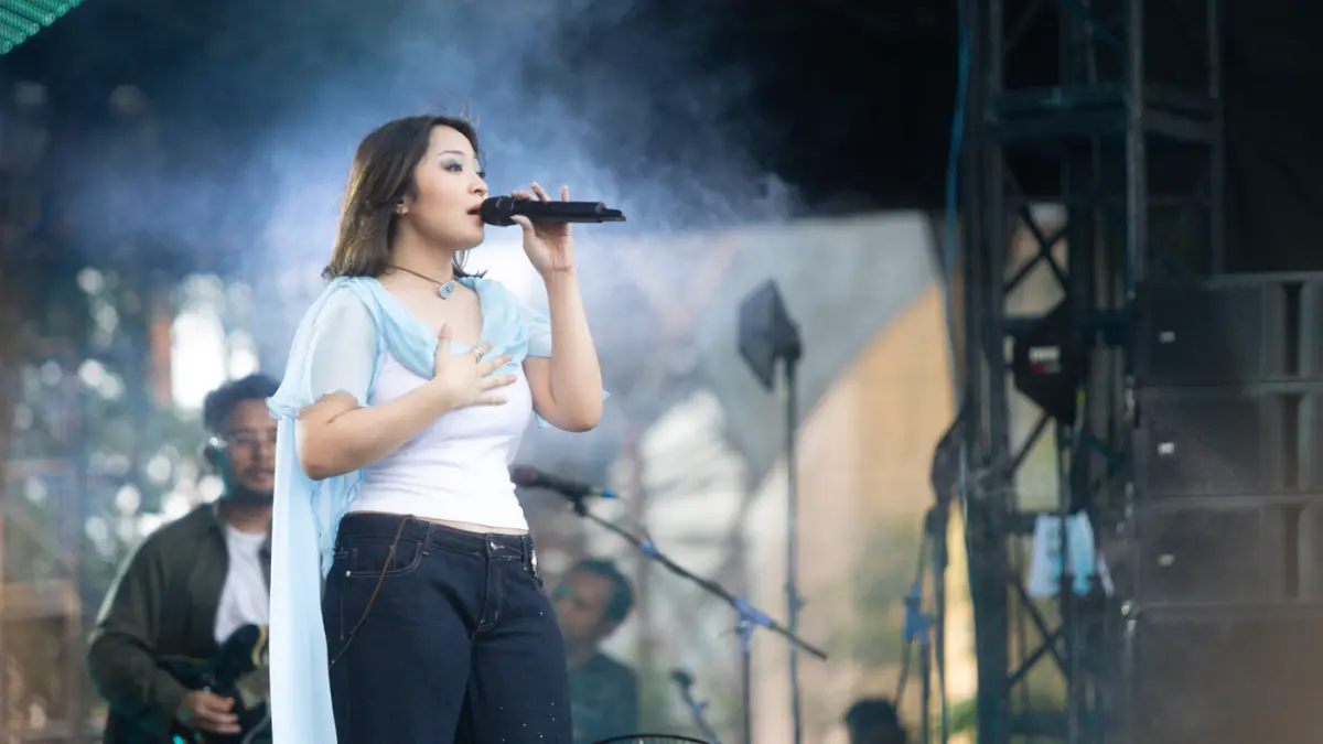 Potret Bernadya Tampil di Pestapora 2026, Bawakan Lagu dari Album Semoga Hanya di Mimpi - Image