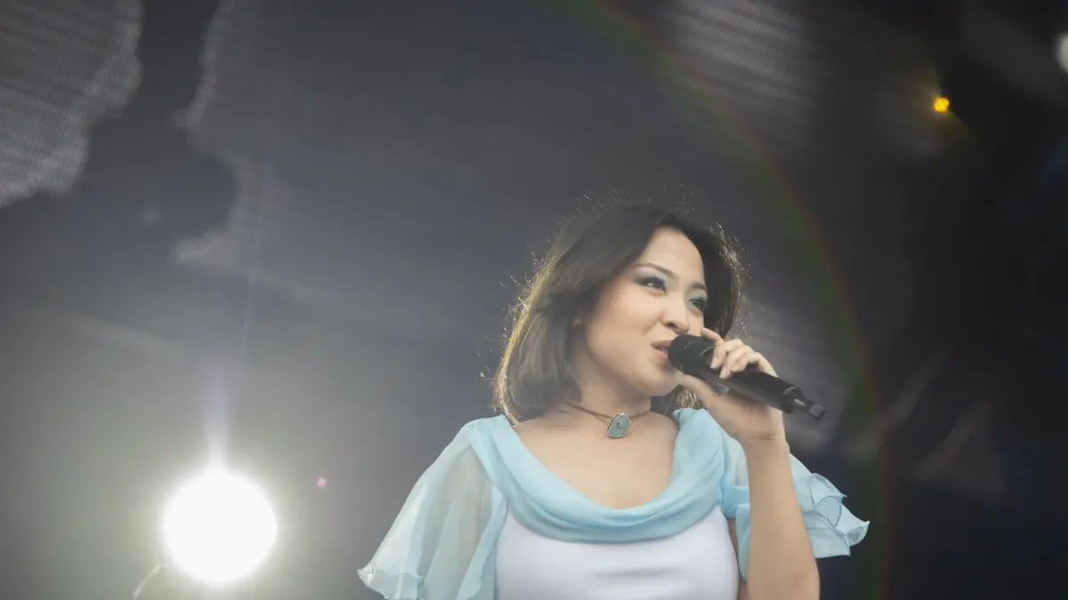 Bernadya tampil memukau di Boss Stage, JIExpo Kemayoran, Jakarta, pada hari ketiga sekaligus hari terakhir Pestapora 2026, Minggu (27/9/2026). (Muhammad Hafizh/ JawaPos.com)