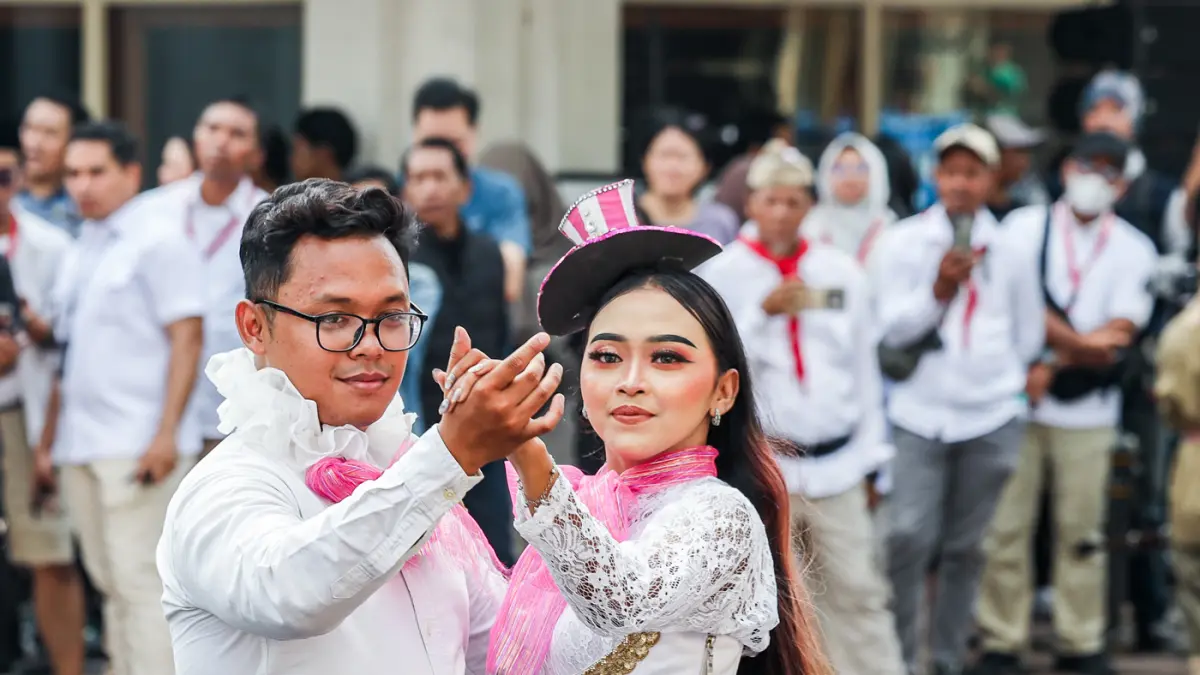 Pementasan opera kolosal dalam refleksi perobelan bendera 2026 berjudul Merah Putih Bertanya di Hotel Majapahit, Jalan Tunjungan, Sabtu (26/9). (Riana Setiawan/ Jawa Pos)