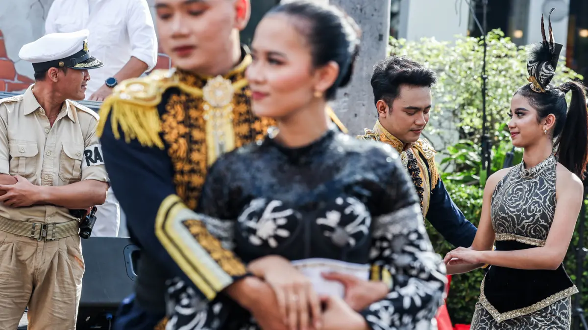 Pementasan opera kolosal dalam refleksi perobelan bendera 2026 berjudul Merah Putih Bertanya di Hotel Majapahit, Jalan Tunjungan, Sabtu (26/9). (Riana Setiawan/ Jawa Pos)