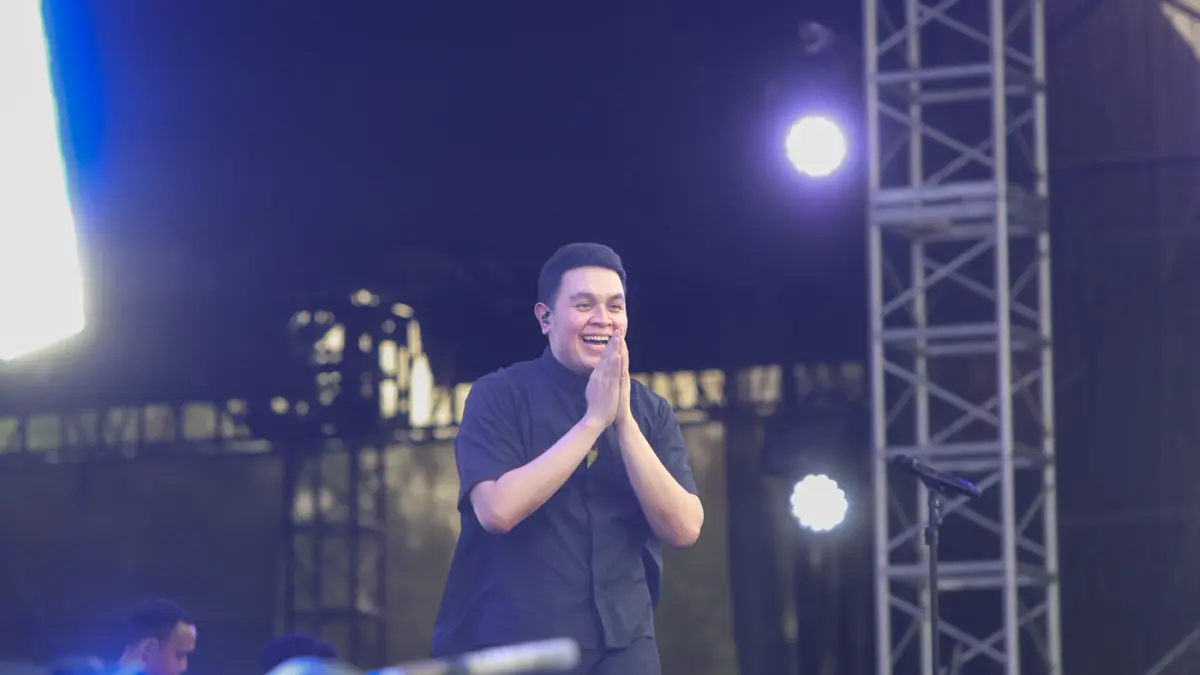 Tulus tampil di hari ketiga Pestapora 2026 di Jakarta, Minggu (27/9/2026). (Muhammad Hafizh/ JawaPos.com)