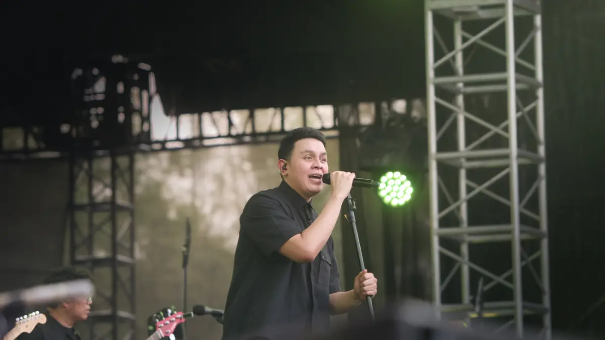 Tulus tampil di hari ketiga Pestapora 2026 di Jakarta, Minggu (27/9/2026). (Muhammad Hafizh/ JawaPos.com)