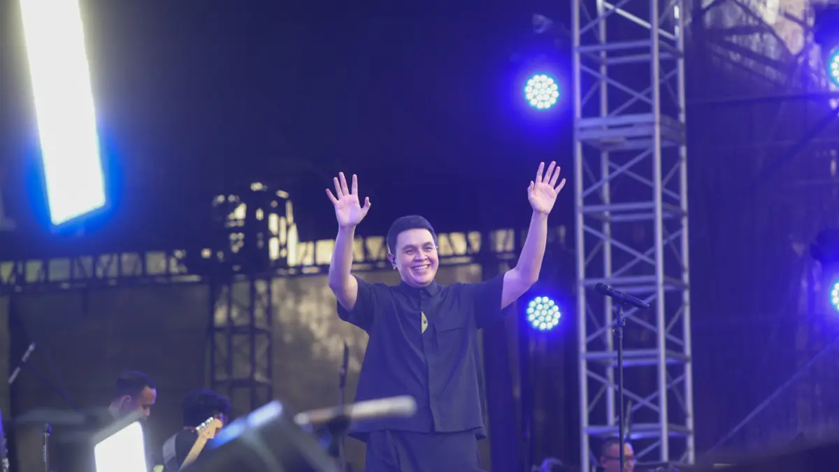 Tulus tampil di hari ketiga Pestapora 2026 di Jakarta, Minggu (27/9/2026). (Muhammad Hafizh/ JawaPos.com)