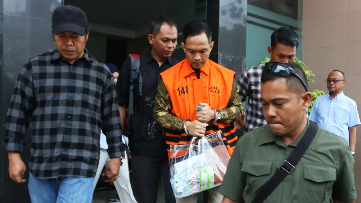 Bupati Cilacap nonaktif Syamsul Auliya Rachman tiba untuk menjalani sidang tuntutan di Pengadilan Tipikor, Semarang, Jawa Tengah, Selasa (29/9/2026)