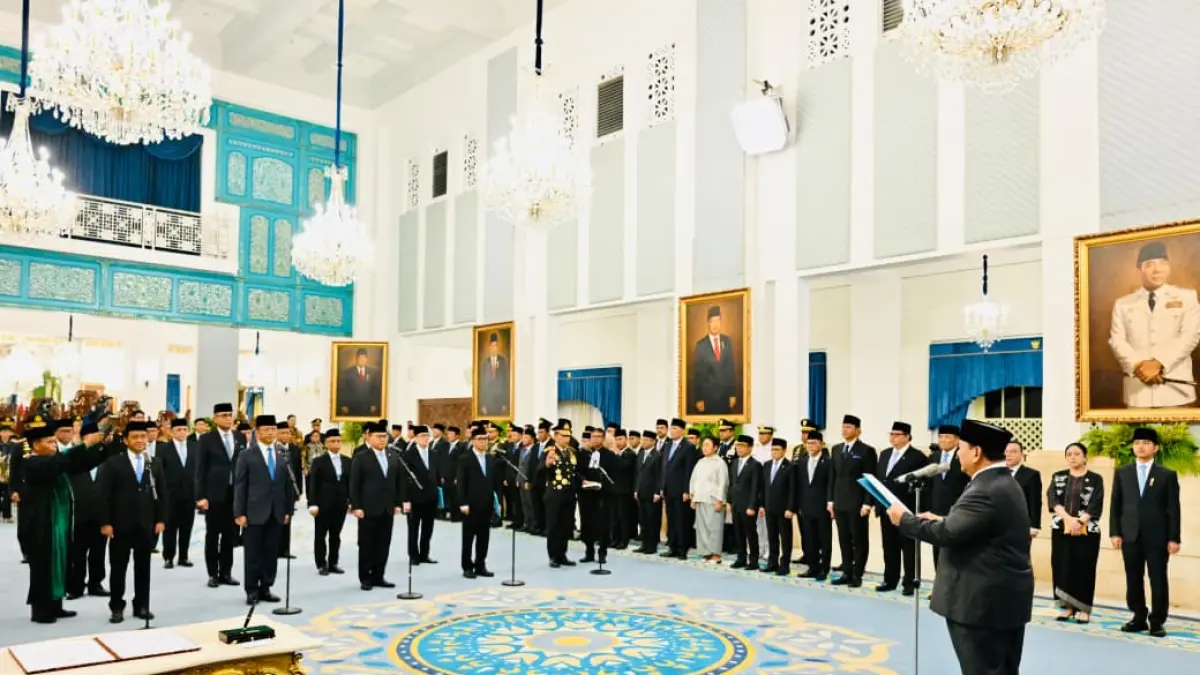 Presiden Prabowo Subianto melantik sejumlah Menteri, Wamen dan Kepala Lembaga Kebinet Merah Putih di Istana Negara, Jakarta, Kamis (1/10/2026). (Biro Setpres)