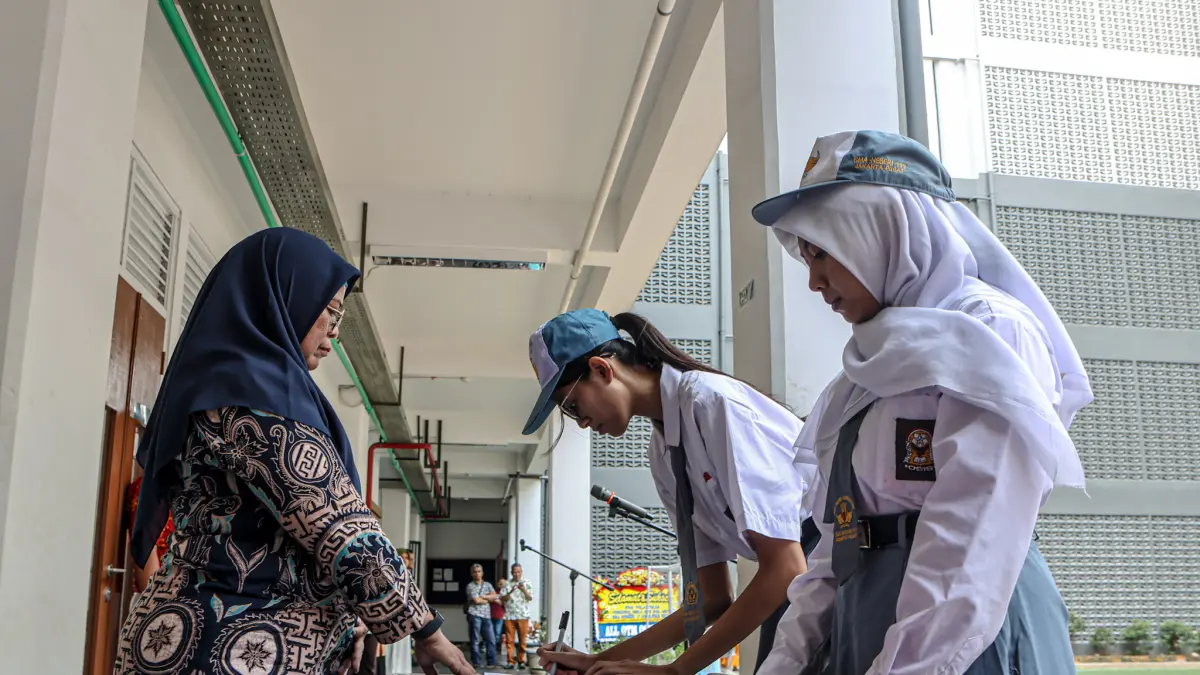Pelantikan pengurus Organisasi Intra Sekolah (OSIS) di SMAN 117 Jakarta, Jumat (02/10/2026).