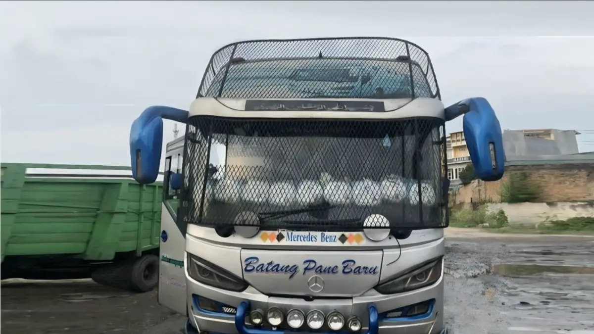 Ilustrasi armada bus BPB rute Medan–Padang Sidempuan. (Redbus) - Image