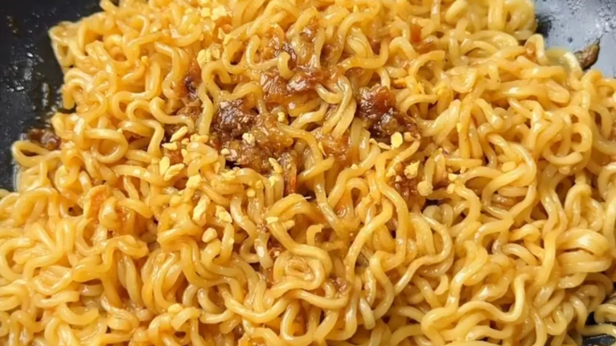 Potret Indomie garlic yang bisa membuat rasa Indomie kalian semakin mantap. (Sumber: instagram.com/@hendrikpyong) - Image