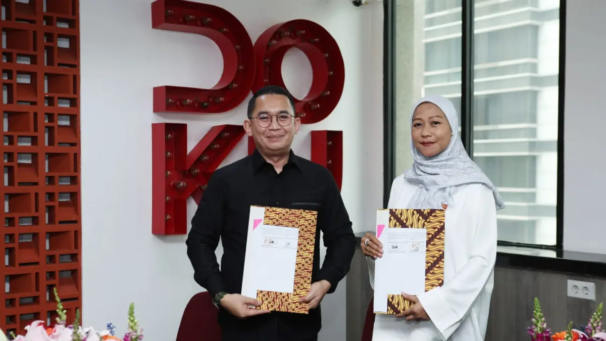 Direktur Utama Sabre Indonesia, Arsena Permasadhie (kiri) bersama Co-Founder dan CEO DOKU sekaligus Head of Antom Indonesia, Himelda Renuat (kanan) secara resmi berkolaborasi untuk meningkatkan efisiensi pengelolaan dana dan pembayaran bagi jaringan trave