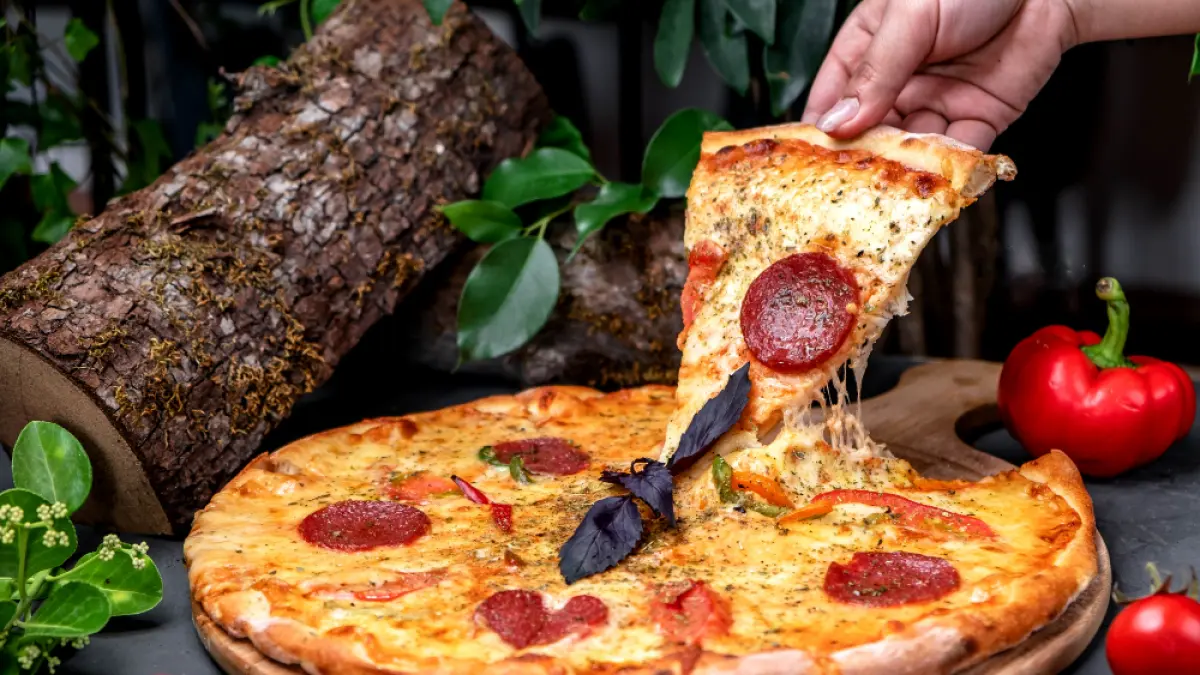Kuliner Pizza di Malang (Magnific/ KamranAydinov) - Image