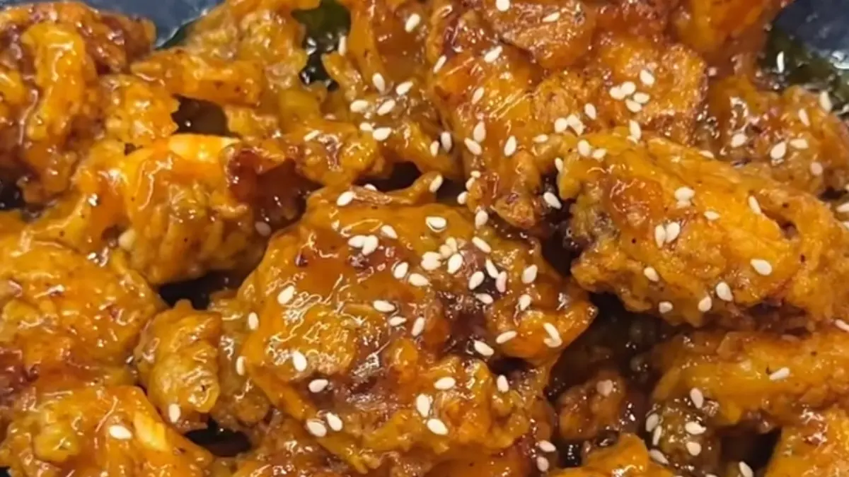 Potret udang crispy pedas manis dengan tepung renyah dipadu saus madu cabai. (Sumber: instagram.com/@zaka_home) - Image
