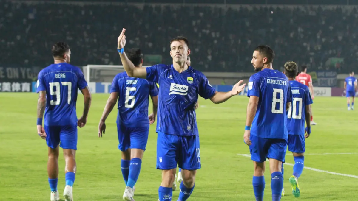 Selebrasi Pesepak bola Persib Bandung Mariano Ezequiel Peralta Bauer usai membobol gawang The Cong Viettel FC pada pertandingan fase grup E AFC Champions League Two (ACL Two) 2026/2027 di Stadion Si Jalak Harupat, Kabupaten Bandung, Jawa Barat, Rabu (14/1