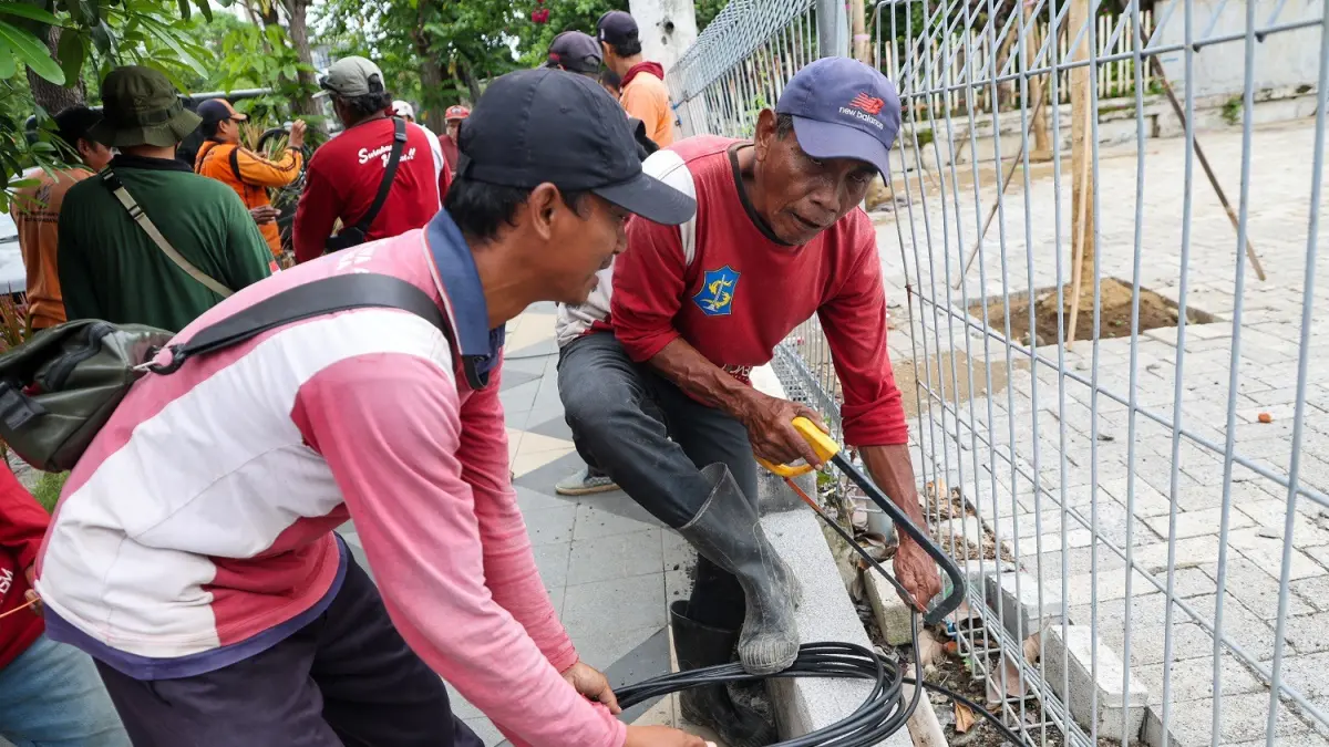 Pemkot Surabaya Perketat Pengawasan Kabel, Provider Tanpa Izin Terancam Ditertibkan - Image