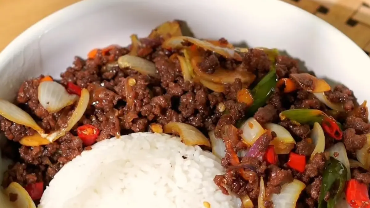 Potret oseng daging sapi cincang yang cocok disantap dengan nasi hangat. (Sumber: instagram.com/@hi.namyraaa) - Image