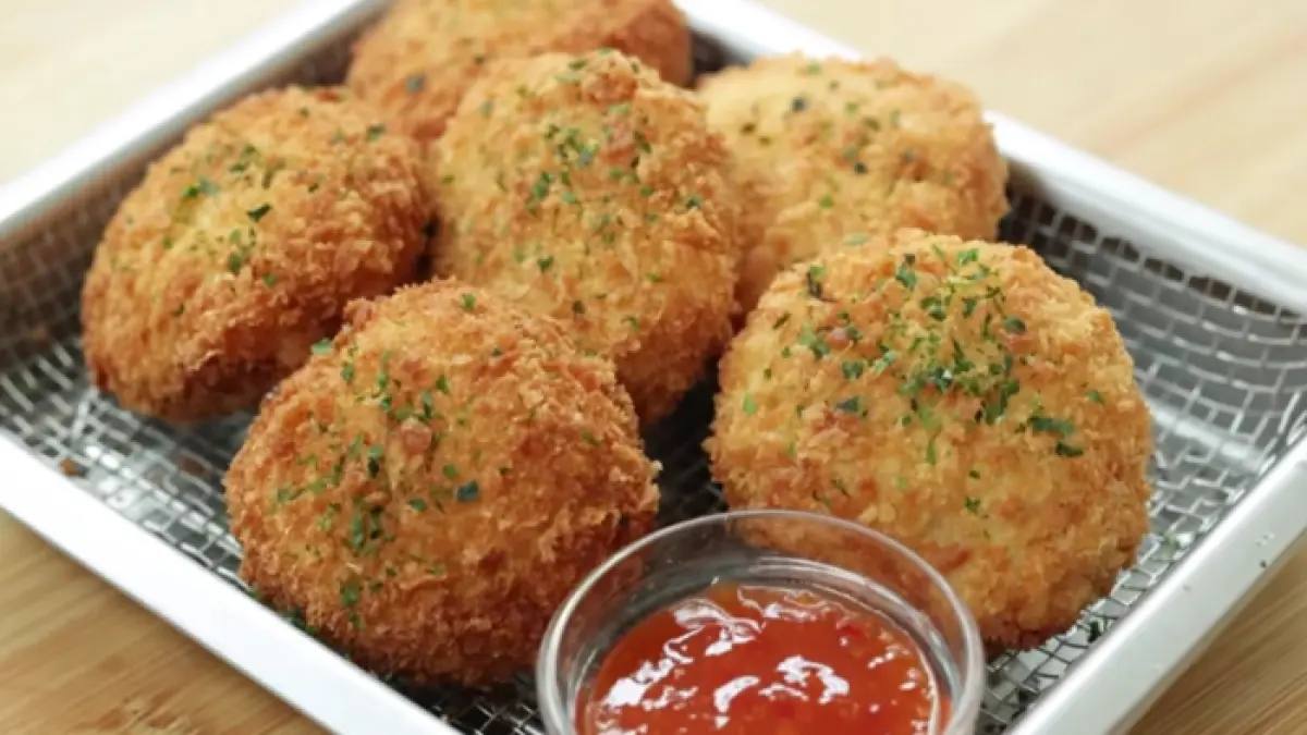 Resep Creamy Kani Croquette yang Enak dan Bikin Nagih./YouTube Devina Hermawan - Image
