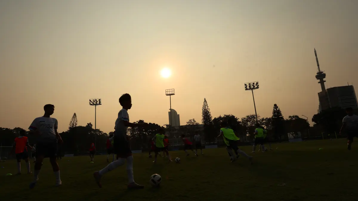Para peserta saat mengikuti kick off ceremony Allianz MoveNow Camp - Indonesia Edition 2026 di Jakarta