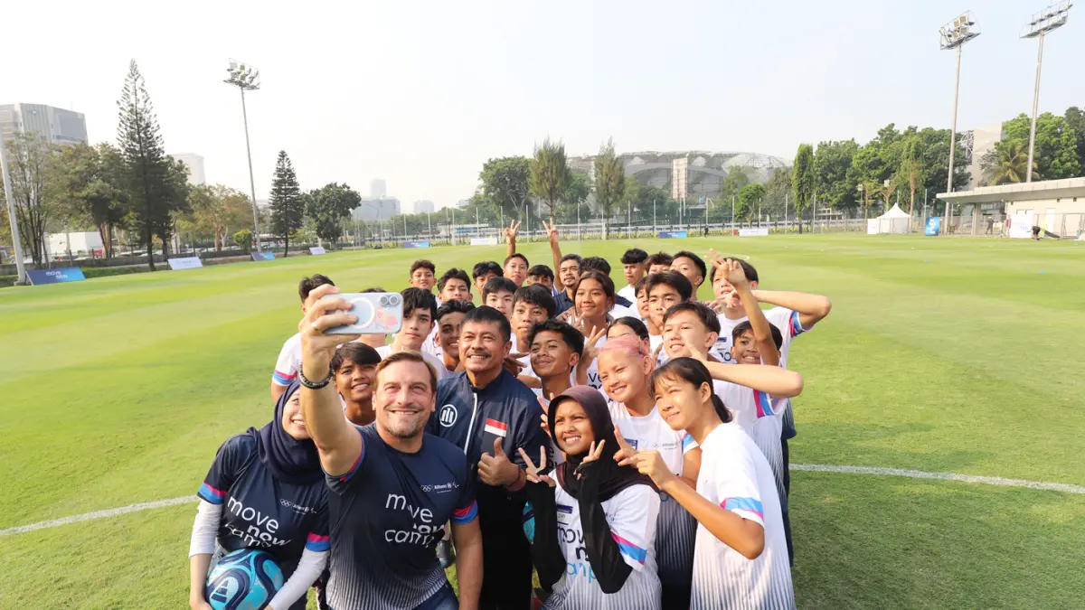Swa foto usai kick off ceremony Allianz MoveNow Camp - Indonesia Edition 2026 di Jakarta, Sabtu (17/10.2026).