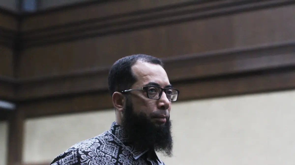 Pemilik PT Zahra Oto Mandiri sekaligus Direktur Uhud Tour Khalid Basalamah menjadi saksi kasus dugaan korupsi pembagian kuota dan penyelenggaraan haji di Kementerian Agama (Kemenag) tahun 2023-2024 di Pengadilan Tipikor, Jakarta, Selasa (20/10/2026). (Der