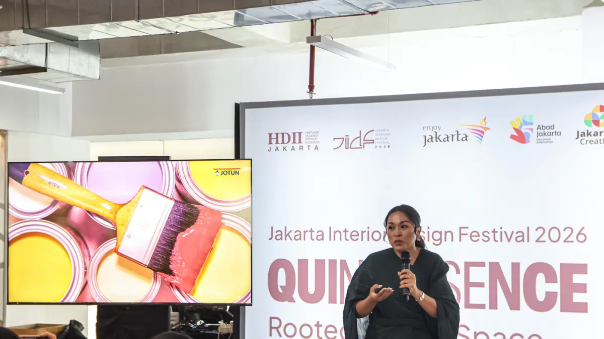 Regional Colour Marketing Manager Jotun South East Asia & Pacific Natrah Omar Rahim saat konferensi pers peluncuran Jotun 2027 Global Colour Collection: “JOURNEYS” dan New Majestic True Beauty di ajang Jakarta Interior Design Festival (JIDF) 2026, Jakarta
