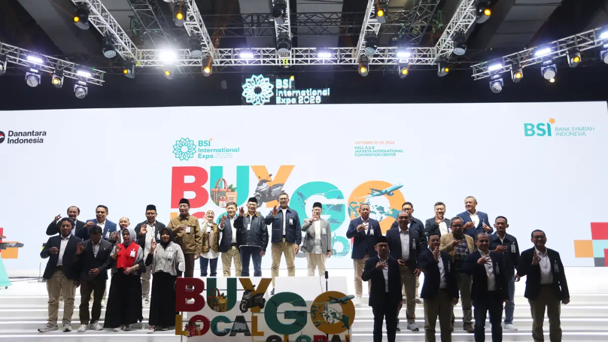 Direktur Utama PT Bank Syariah Indonesia (Persero) Tbk (BSI) Anggoro Eko Cahyo bersama Komisaris Utama PT Bank Syariah Indonesia Tbk (BSI) Muhadjir Effendy resmi membuka BSI International Expo 2026 di Jakarta International Convention Center (JICC), Jakart