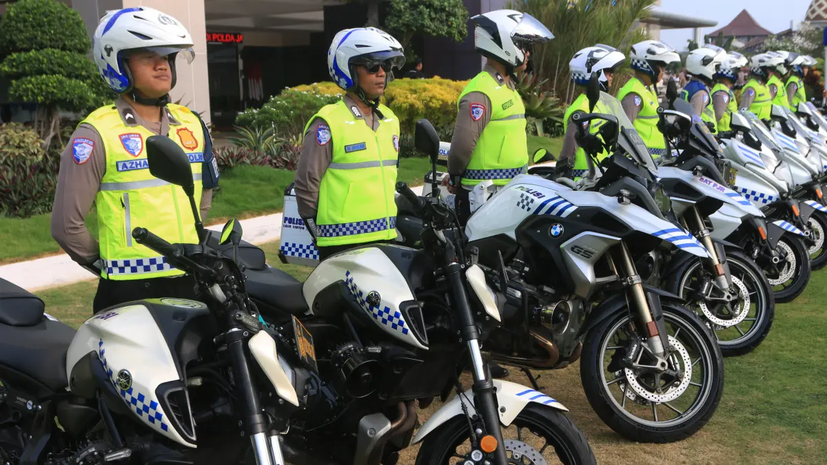 Anggota polisi lalu lintas mengikuti gelar pasukan Operasi Patuh Candi Polda Jawa Tengah di Semarang, Jawa Tengah, Senin (26/10/2026). Polda Jawa Tengah menggelar operasi tersebut selama 14 hari mulai 26 Oktober hingga 8 November 2026 untuk meningkatkan d