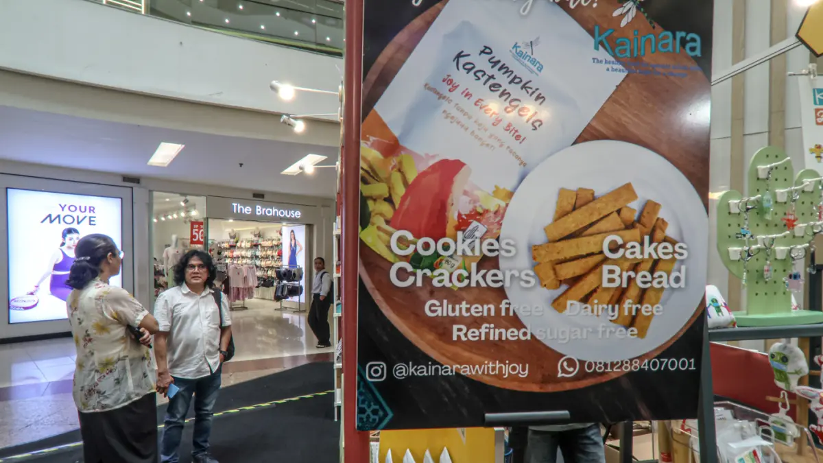 Sejumlah pengunjung berbelanja produk organik dalam acara CL Organic Green & Healthy Expo 2026 di Ciputra Mall Jakarta, Rabu (28/10/2026). Sejumlah pengguna jalan melintas di jembatan yang patah di atas saluran Mookervart, Jalan Pulo Nangka, Jakarta, Kami