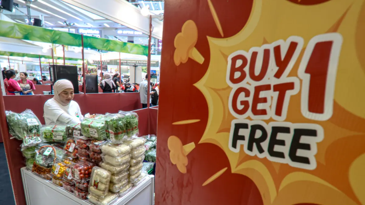 Sejumlah pengunjung berbelanja produk organik dalam acara CL Organic Green & Healthy Expo 2026 di Ciputra Mall Jakarta, Rabu (28/10/2026). Sejumlah pengguna jalan melintas di jembatan yang patah di atas saluran Mookervart, Jalan Pulo Nangka, Jakarta, Kami