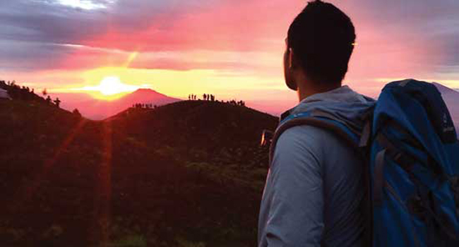 Dari Puncak Prau, Terlihat Gunung Merapi, Merbabu Berderet - Image