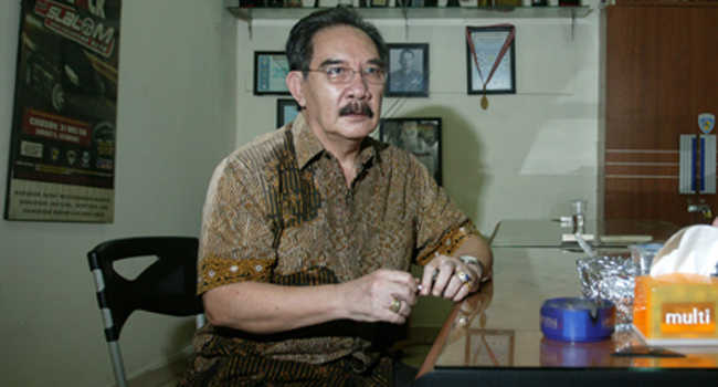 Antasari Azhar (kiri) dan Handoko Halim di Tangerang kemarin. Antasari kini menjalani asimilasi di kantor notaris milik Handoko. - Image