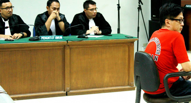 DIVONIS: Terdakwa Yandi Suratna Gondoprawiro dalam kasus investasi bodong divonis 2,5 tahun di Pengadilan Negeri Batam, Senin (21/9). - Image