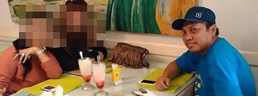 Tersenyum di Foto, Gayus Mengaku tak Kenal 2 Wanita di Depannya - Image