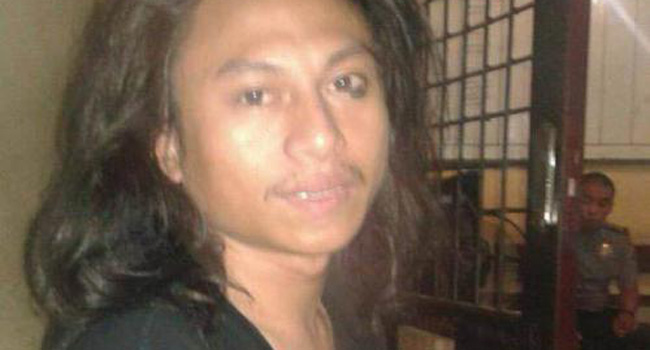 Tersangka Adlun saat di kantor polisi. - Image