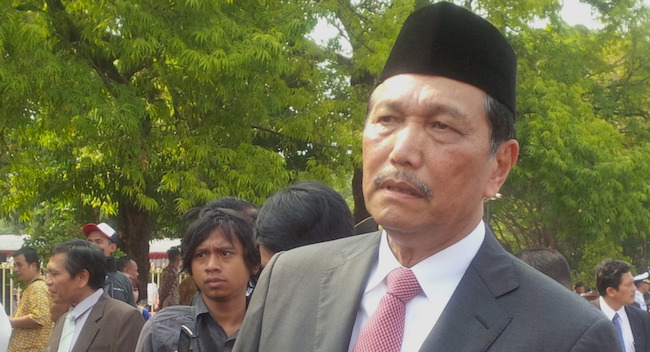 Menkopolhukam Luhut Binsar Panjaitan usai mengikuti upacara peringatan Hari Kesaktian Pancasila di Monumen Pancasila Sakti di Lubang Buaya, Jakarta Timur, Kamis (1/10). - Image