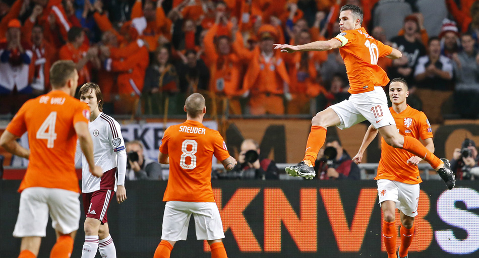 Robin van Persie dkk wajib memenangkan pertandingan terakhir untuk memastikan langkah mereka di Euro 2016 di Prancis - Image