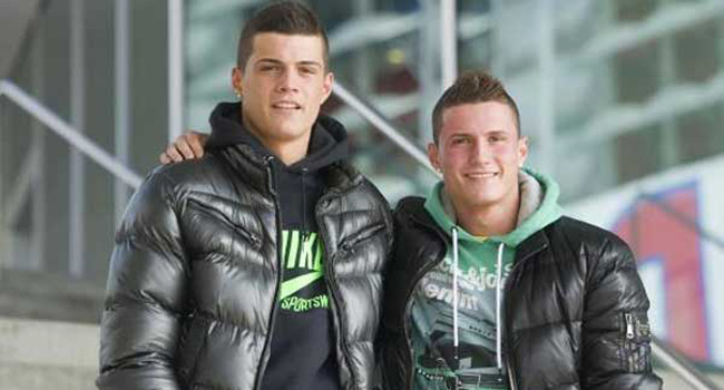 Duo Xhaka yakni Granit Xhaka dan Taulant Xhaka yang akan tampil di bertemu di Euro mendatang dengan tim yang berbeda - Image