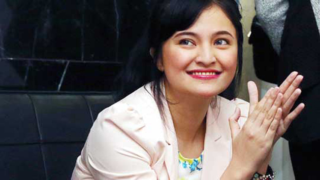 Marshanda hadir di sidang OC Kaligis sebagai bentuk dukungannya pada Ayah artis Velove itu. - Image