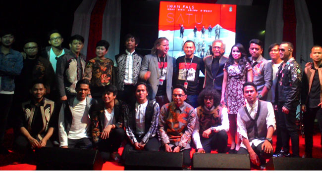 Iwan Fals berkolaborasi dengan banyak band untuk album terbarunya. - Image