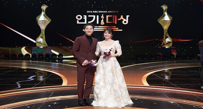 COCOK: Song Hye-kyo dan Song Joong-ki. - Image