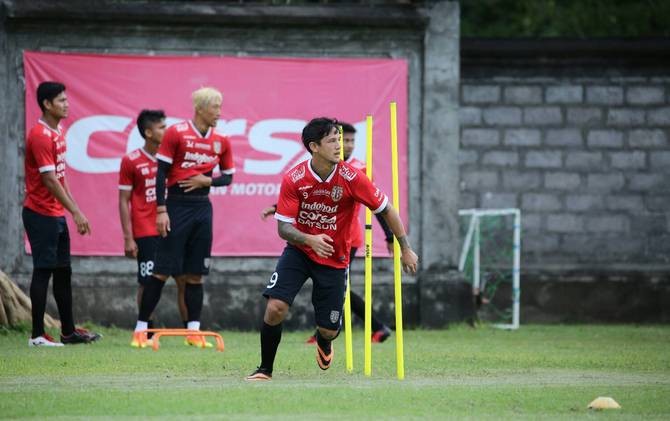 Irfan Bachdim girang bisa mencicipi latihan perdana bersama Bali United. - Image