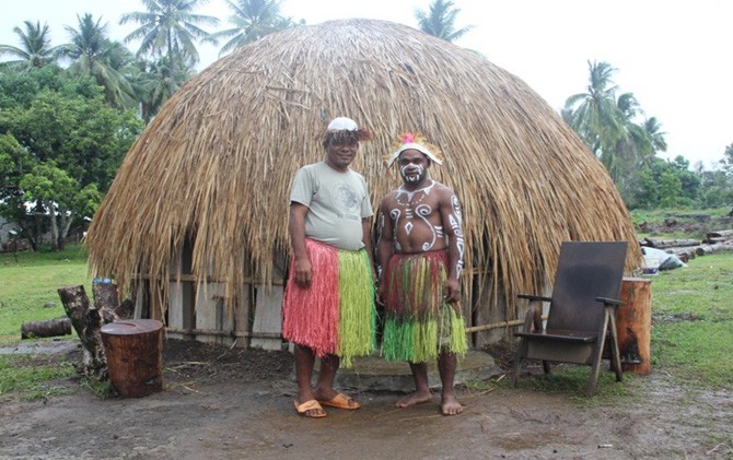 Salah satu bentuk rumah adat Papua yang dibangun mahasiswa - Image